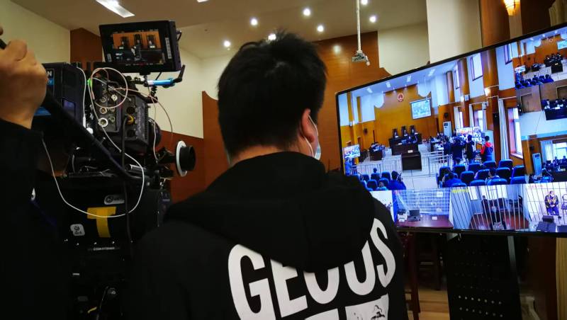 AI生成VS人工创意——汉中广告片拍摄公司的技术浪漫主义实践
